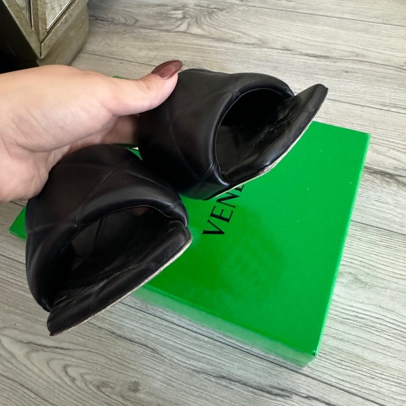 Bottega Veneta Black Quilted Sandals - Picture 5 of 8